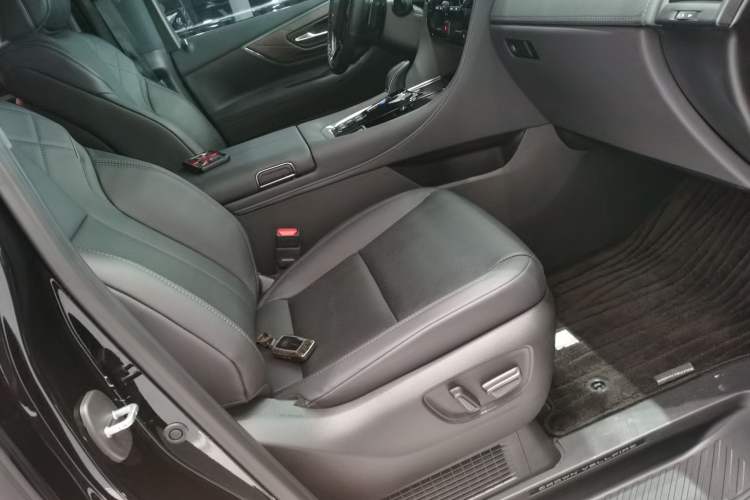 Used Toyota Vellfire 2024 Crown Dual-Engine 2.5L Supreme Executive Edition
