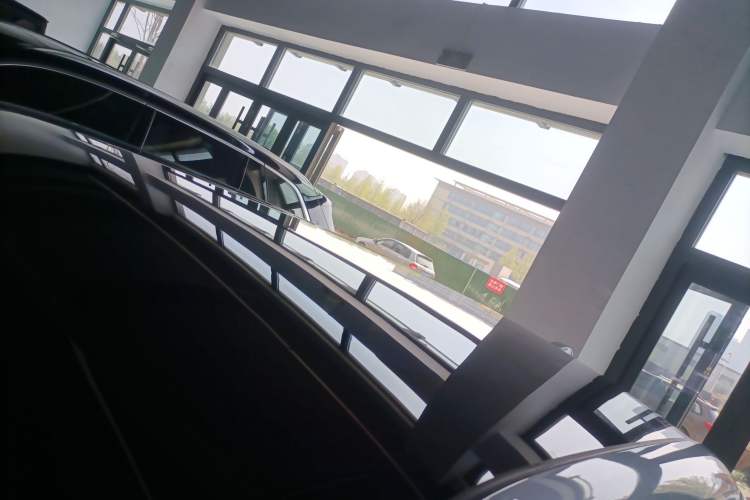 Used Honda P7 2025 Rear-Drive Long-Range Pro Roof