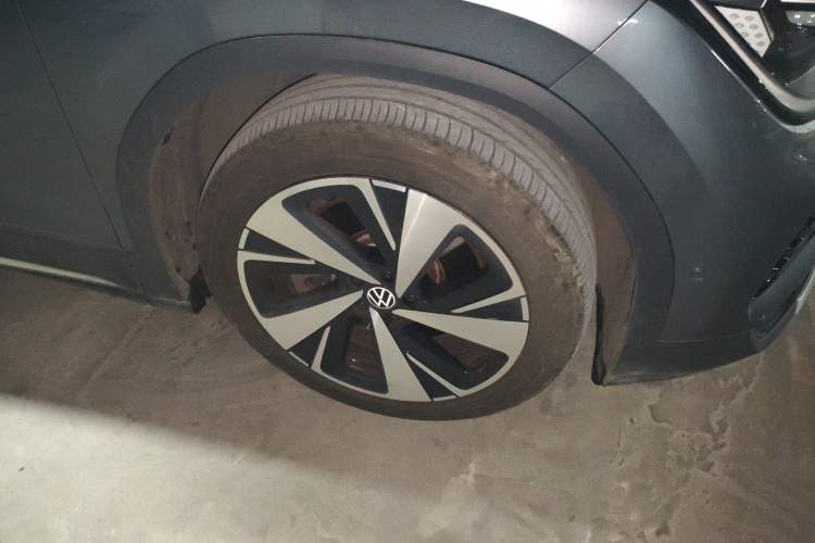 Used Volkswagen ID.6 X 2022 ZhiXiang Pure Long-Range Edition Right Front Wheel Hub