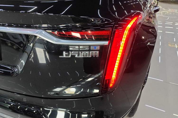 Used Cadillac GT4 2023 25T Luxury Model Exterior 3