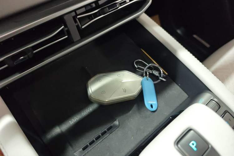 Used Formula Leopard Titanium 3 2025 501 km All-Wheel Drive Intelligent Driving Max Edition Vehicle Key