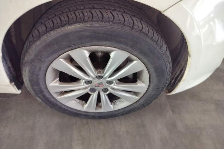 Used Roewe 550 2014 550S 1.8L Automatic Smart Selection Model Right Front Wheel Hub