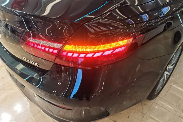 Used Mercedes-Benz E-Class 2023 Facelift E 260 4MATIC Convertible Coupe Right Rear Taillight