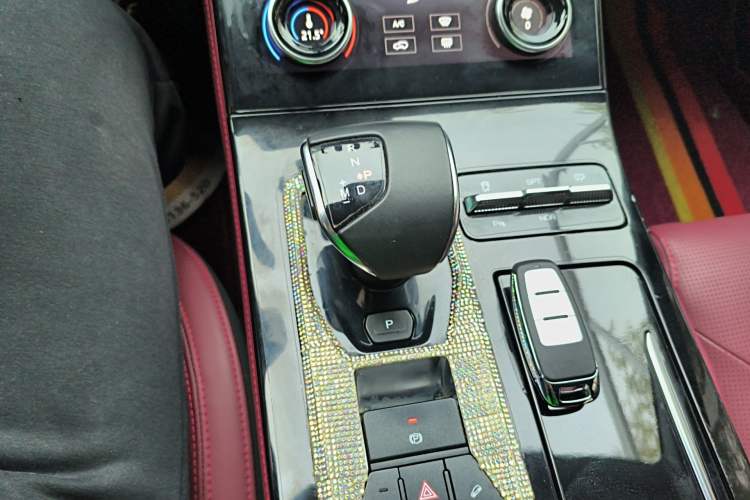 Used JETOUR X70 PLUS 2021 1.6T DCT Pro 5-Seater Gear Lever