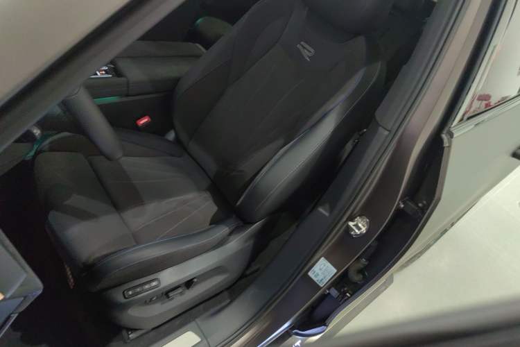 Used Volkswagen Teramont 2025 Tiguan Pro 450TSI Four-Wheel Drive Summit Edition Left Front Seat