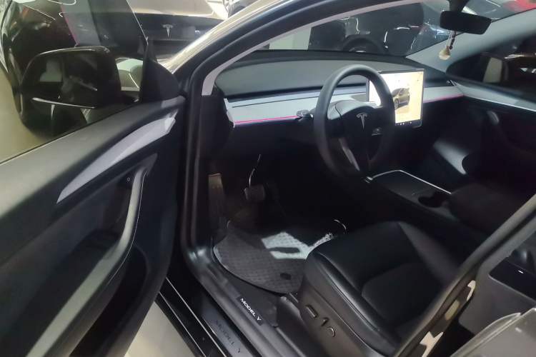 Used Tesla Model Y 2023 Rear-Wheel-Drive Version