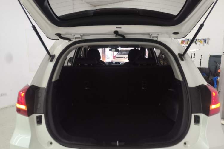 Used Haval H2 2018 Chuanxiang Edition 1.5T Manual Two-Wheel Drive Fashion Model China V Standard Trunk