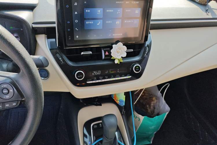 Used Toyota Corolla 2021 Dual-Motor 1.8L E-CVT Elite Edition Audio And AC Panel