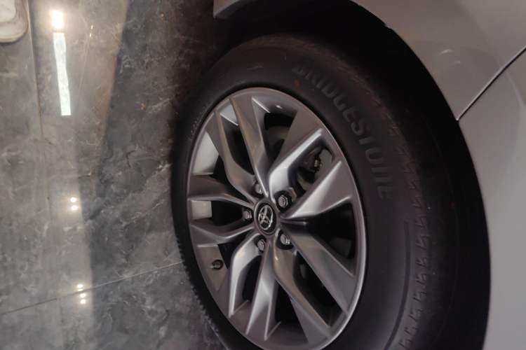 Used Toyota Avalon 2019 Dual-Engine 2.5L Luxury Edition China VI Standard