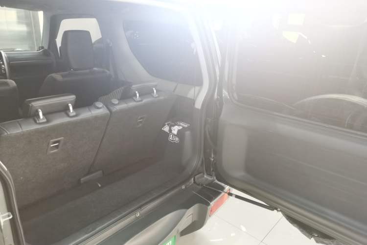 Used Suzuki Jimny 2015 1.3 AT Mode3 Navigation Edition Trunk