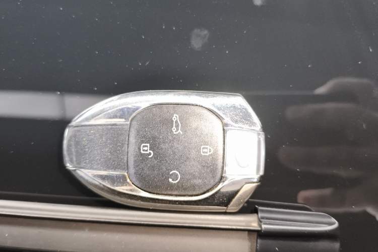 Used GAC Trumpchi GS8 2022 Linghang Series 2.0 TGDI Two-Wheel-Drive Luxury Smart Connectivity Version (7 Seats) Interior 1