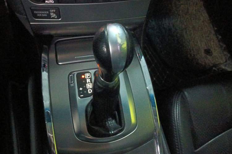 Used Infiniti G Series 2013 G25 Sedan Luxury Sport Edition Gear Lever