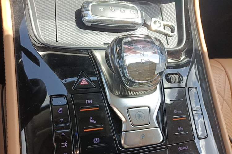 Used Denza D9 2024 DM-i 1050 Luxury Model

