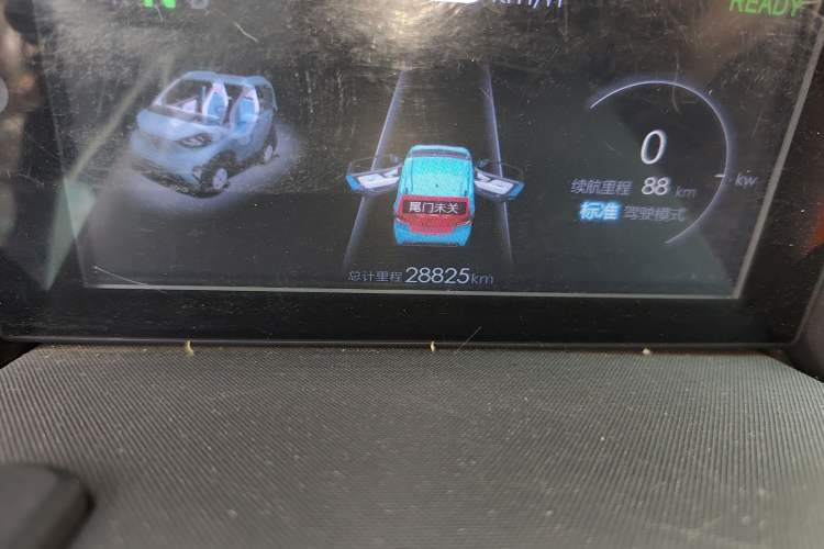Used Baojun E100 2020 305KM Smart Drive Version Odometer Close Up