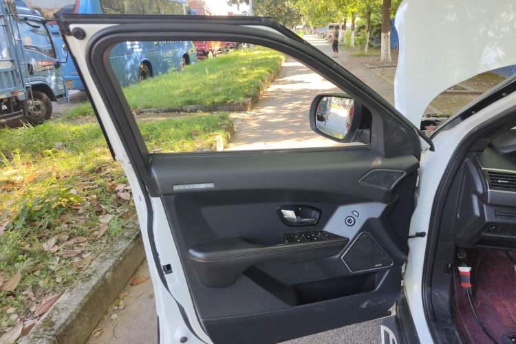 Used Land X7 2016 2.0T Panoramic Prestige Edition
