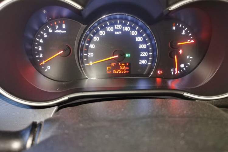 Used Kia Sorento 2013 2.4L 5-Seater Gasoline Comfort Edition Odometer Close Up
