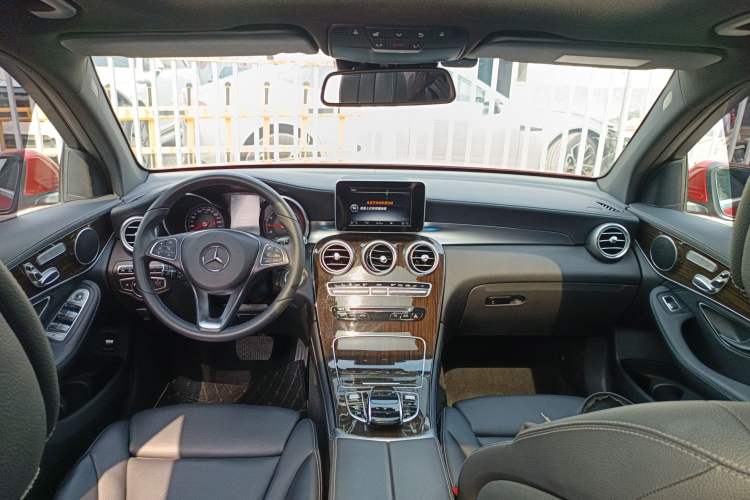 Used Mercedes-Benz GLC 2016 GLC 260 4MATIC Luxury Model