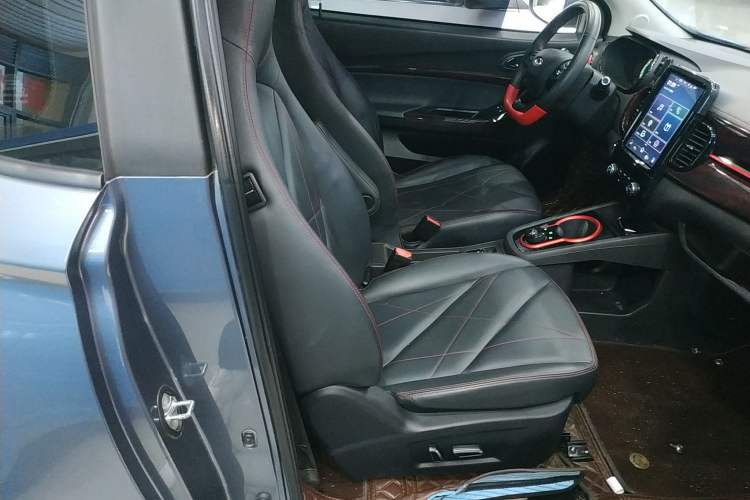 Used Chery QQ Little Ant 2022 Restyled Version Sweet Pink Edition Half-Sugar Version 28.8 kWh 30 kW 301 km Right Front Seat