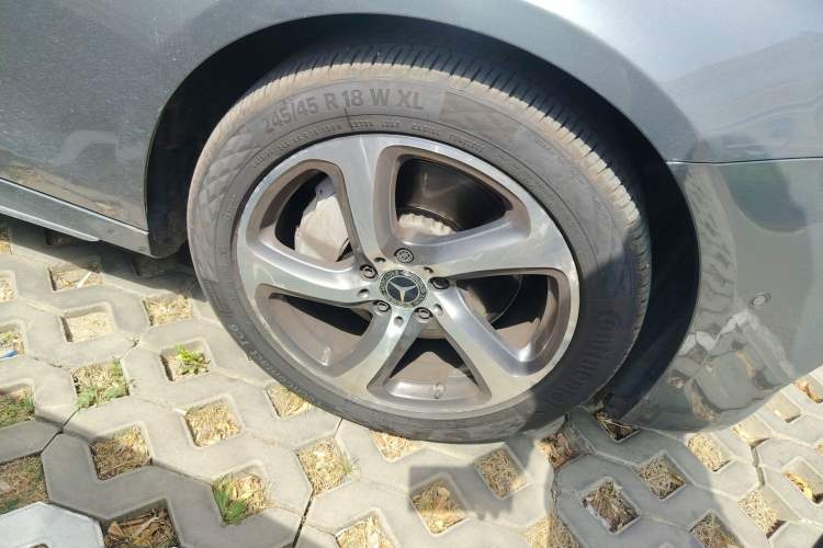 Used Mercedes-Benz E-Class 2018 E 300 L Sporty and Stylish Model Right Front Wheel Hub