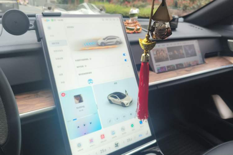 Used NETA S 2022 Extended-Range Version 1160 km Range Rear-Wheel Drive Mid-Grade Audio And AC Panel