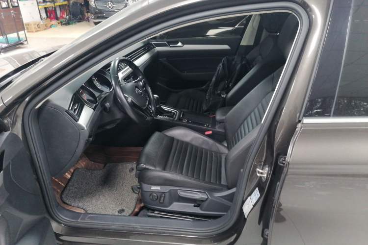 Used Volkswagen Variant 2018 380TSI Two-Wheel Drive Comfort Edition