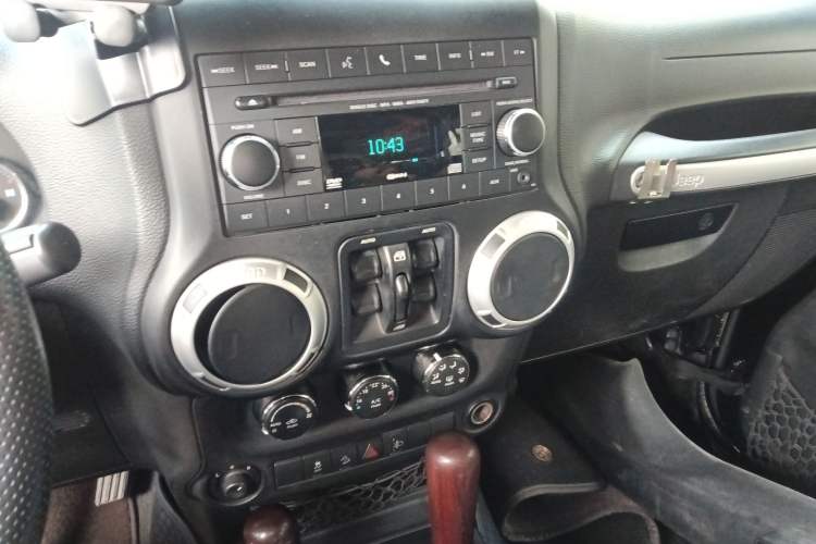 Used Jeep Wrangler 2014 2.8TD Sahara Four-Door Edition
