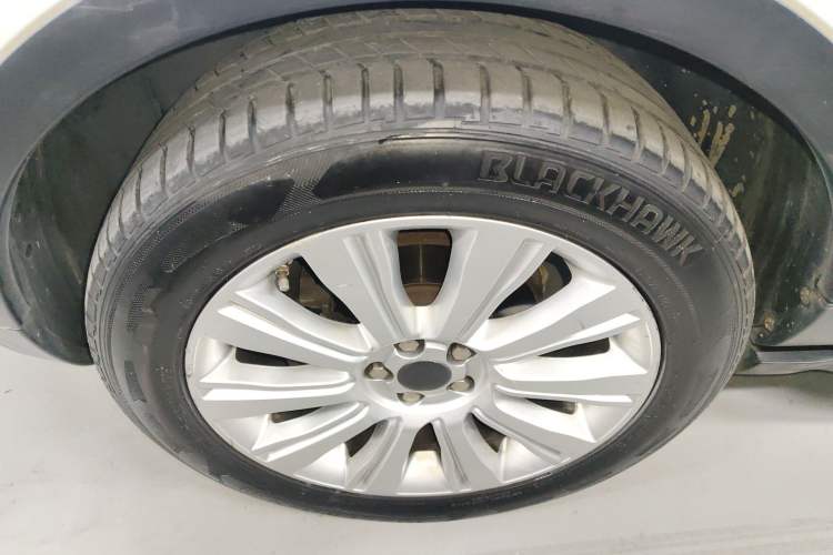 Used Land Rover Range Evoque 2015 2.0T Five-Door Zhiyao Edition Left Front Wheel Hub