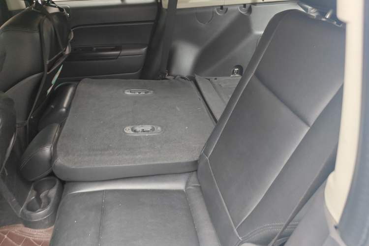 Used Jeep Compass 2013 2.0L two-wheel drive sport version
