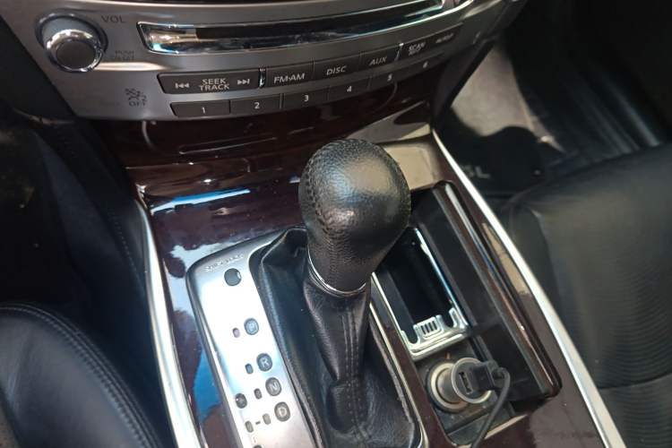 Used Infiniti M Series 2012 M25L Comfort Edition Gear Lever