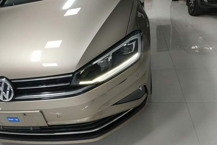 Used Volkswagen Golf Sportsvan 2019 280TSI Automatic Sentinel Model China VI Standard Left Front Headlight
