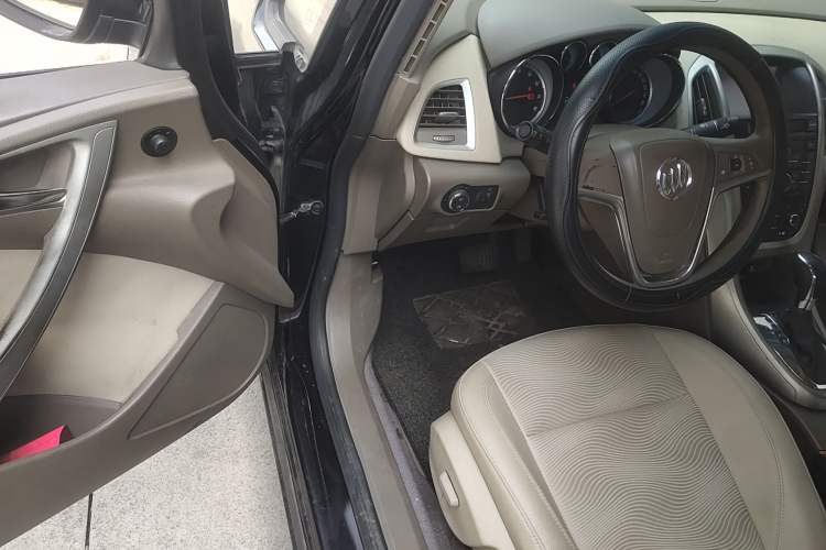 Used Buick GT 2013 GT 1.6L Automatic Fashion Edition Driver Seat