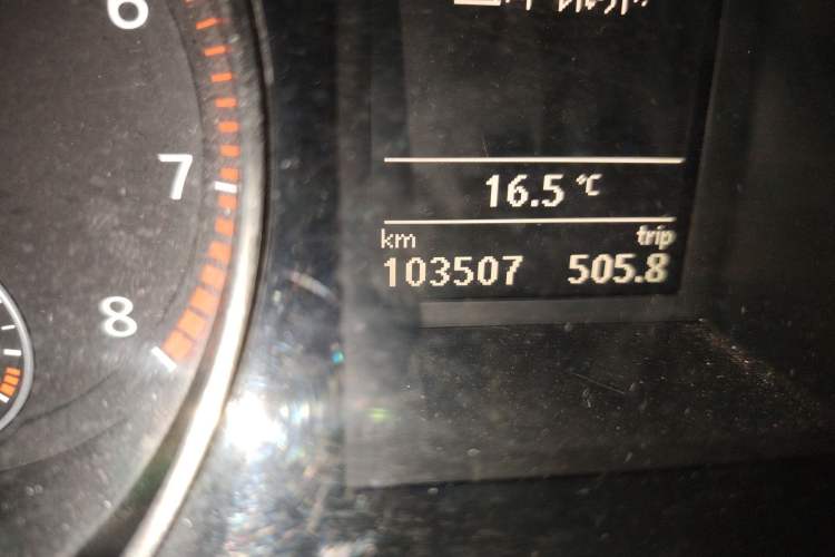 Used Volkswagen Magotan 2012 Revised Version 1.8TSI Leading Edition Odometer Close Up