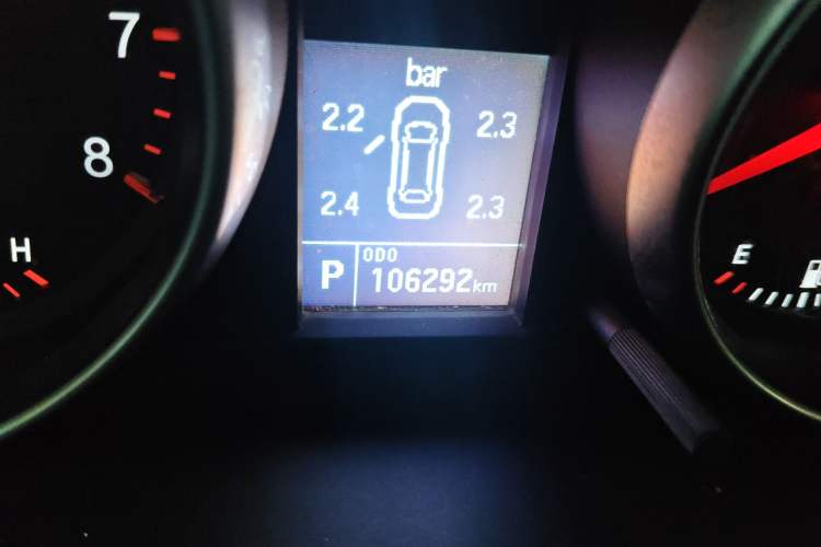 Used Haval H6 2013 Upgraded Model 2.4L Automatic Two-Wheel Drive Elite Version Odometer Close Up