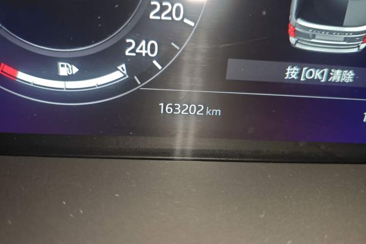 Used Land Rover Range 2019 3.0 SCV6 Legacy Edition Odometer Close Up