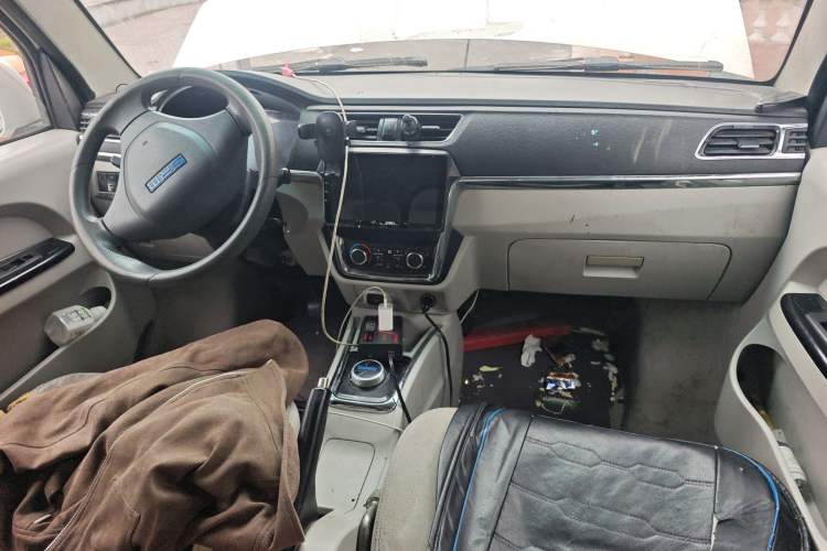 Used Shenzhou DST 5 2020 Pure Electric Van Center Console