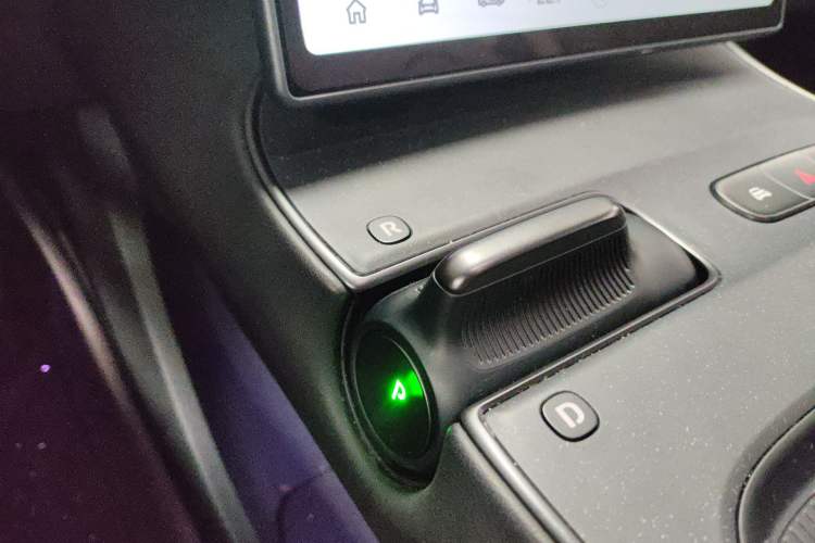 Used Nio ET5 2024 75 kWh Gear Lever