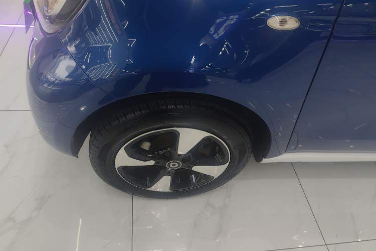 Used smart forfour 2018 1.0L 52kW Passion Edition Left Front Wheel Hub