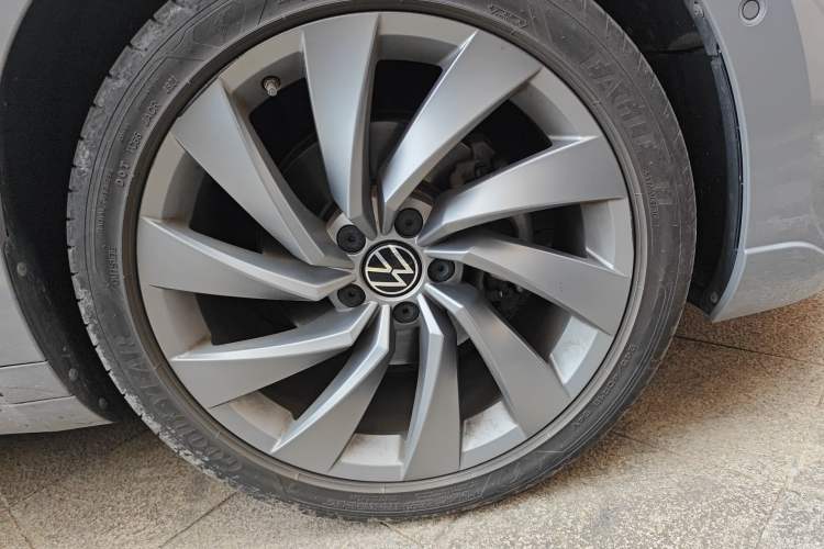 Used Volkswagen FAW-Volkswagen CC 2021 380TSI Striking Edition Right Front Wheel Hub