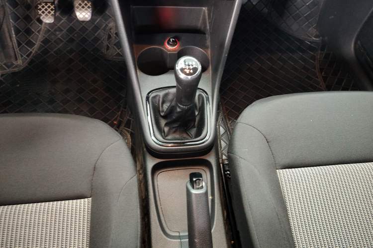 Used Volkswagen Polo 2014 1.4L Manual Fashion Edition Gear Lever
