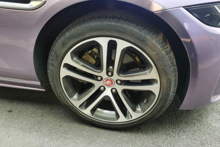 Used Jaguar XEL 2020 2.0T 200PS R-DYNAMIC Youth Sports Edition Right Front Wheel Hub