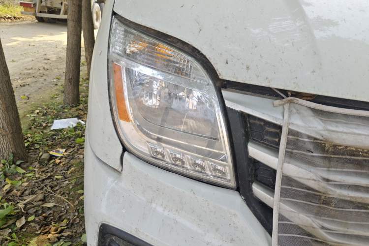 Used SAIC MAXUS Xintu V80 2023 2.0T Manual Classic Aoyuntong Long Wheelbase Mid-Height 6/7/8/9-Seater
