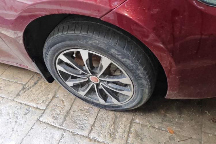 Used Fiat Viaggio 2012 1.4T Automatic Enjoyment Edition Right Front Wheel Hub