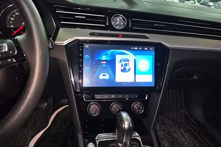 Used Volkswagen Magotan 2018 330TSI DSG Advanced Model Audio And AC Panel