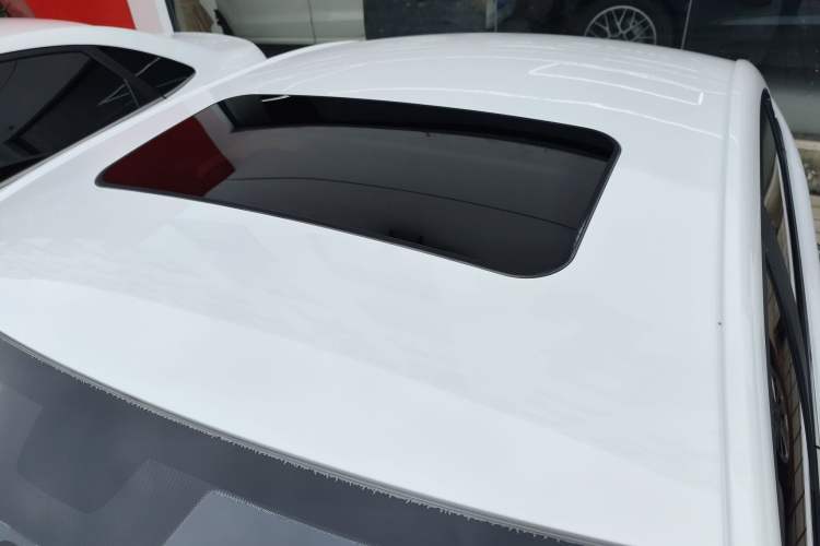 Used Roewe i5 2019 1.5L Automatic 4G Connected Langhao Edition Roof