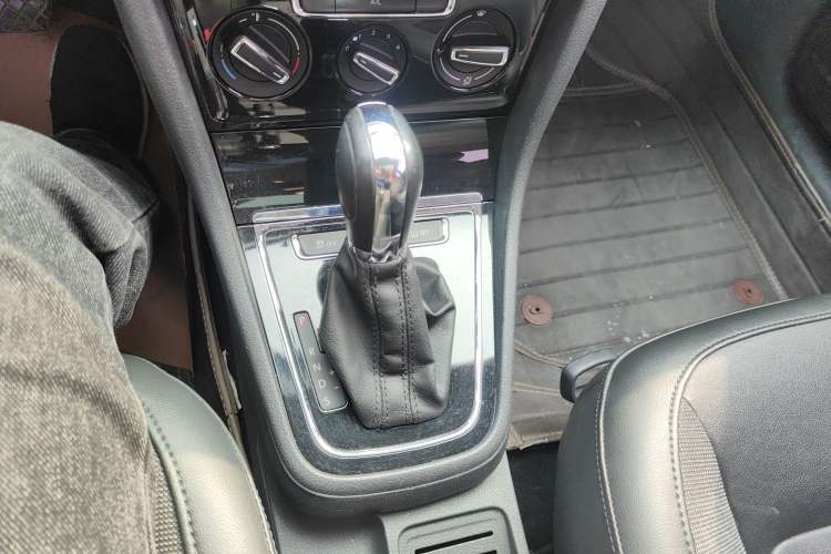 Used Volkswagen Bora 2015 Value Edition 1.6L Automatic Comfort Version