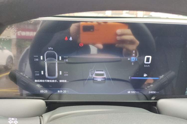 Used Venucia V 2022 260T Black Horse Edition · Idol
