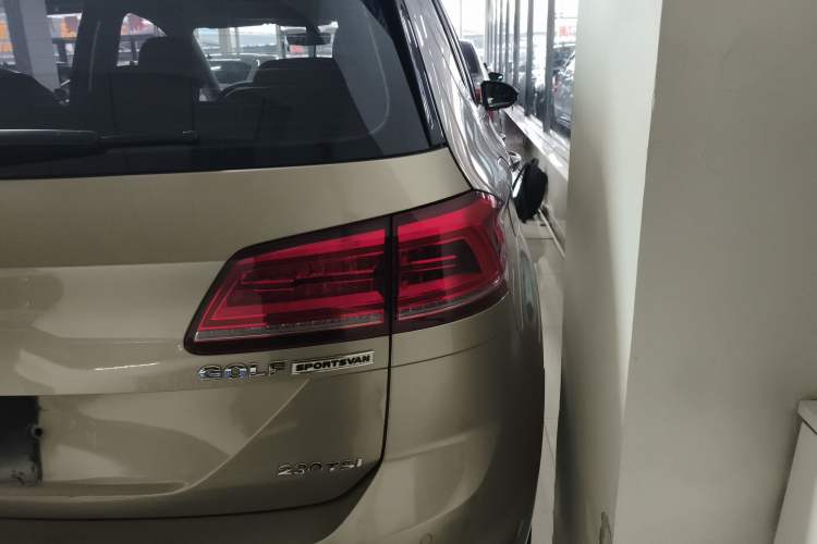 Used Volkswagen Golf Sportsvan 2016 230TSI Automatic Luxury Version