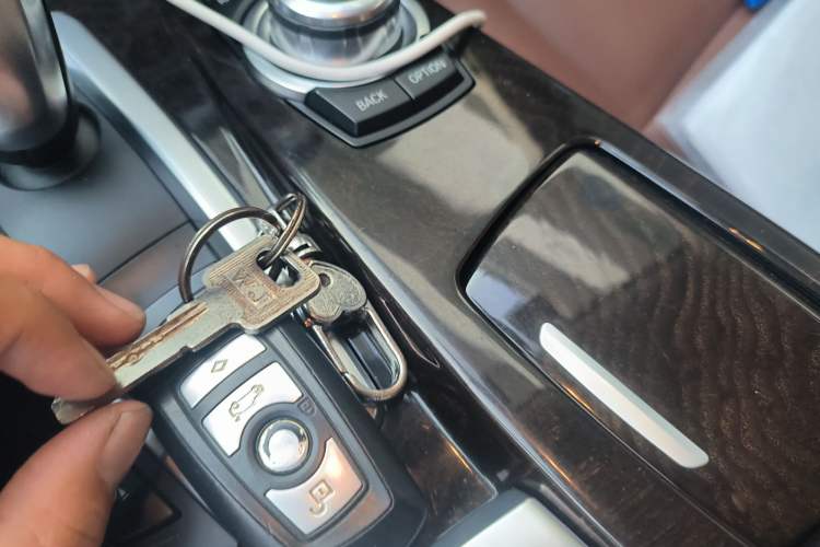 Used BMW 5 Series 2014 525Li Leading Model