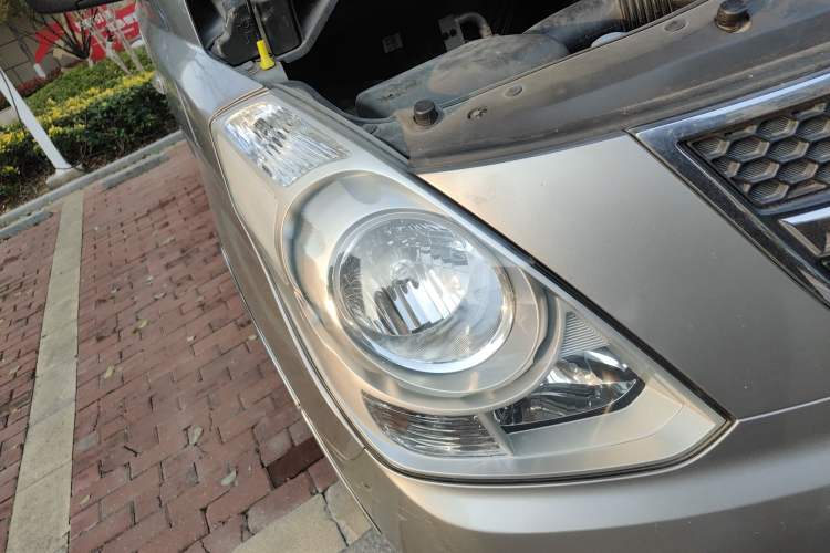 Used Hyundai H-1 Starex 2011 2.4L Luxury Edition Right Front Headlight