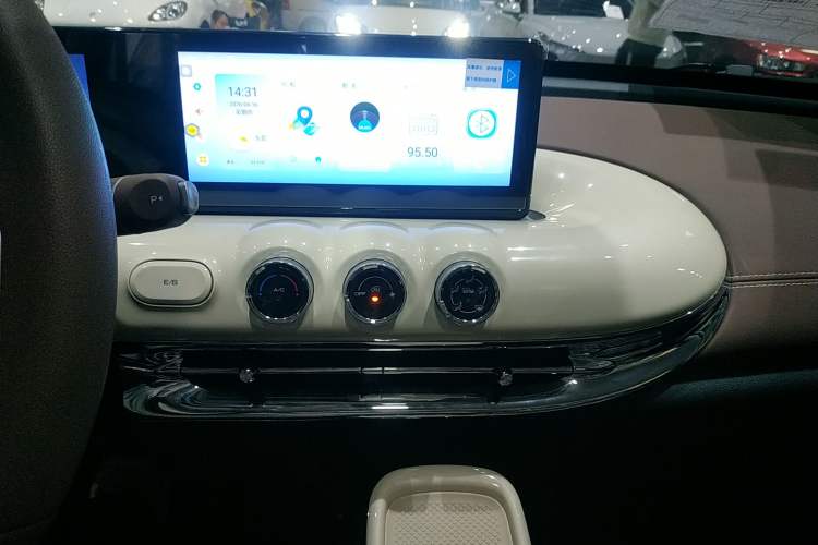 Used Wuling Bingo 2025 333 km Enjoyment Version Audio And AC Panel